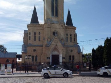 У Луцьку повідомили про замінування супермаркету і кірхи