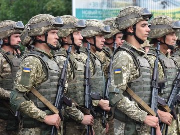 Волинські бійці на параді на Донбасі. ФОТО