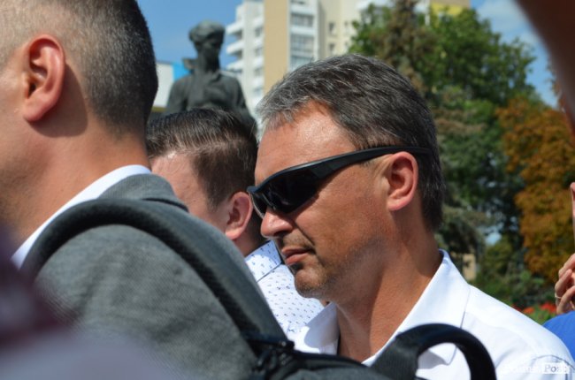 Щастя молодим та селфі-бум: як Гройсман гуляв центром Луцька. ФОТО