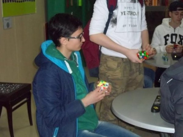 У Луцьку складали кубик Рубика на швидкість. ФОТО