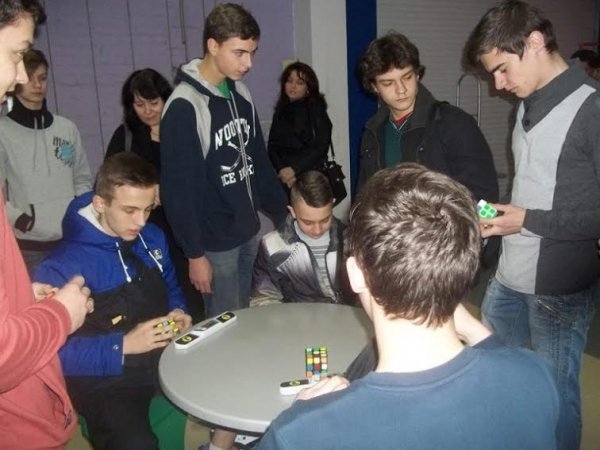 У Луцьку складали кубик Рубика на швидкість. ФОТО