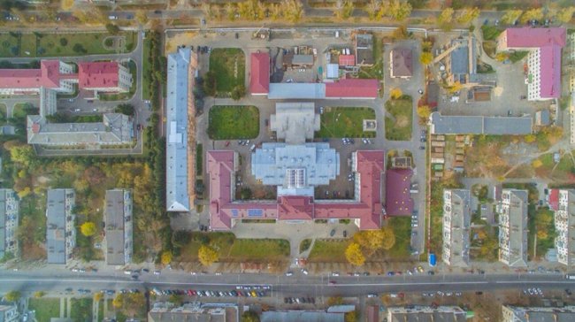 «Не ноу-хау, а реальність»: на даху волинської лікарні встановили сонячну електростанцію. ФОТО