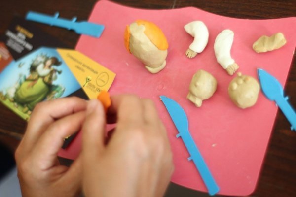 У Луцьку діти ліпили анімаційних персонажів з пластиліну. ФОТО