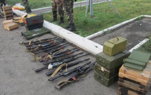 На кордоні затримали терористів, які везли в Україну багато зброї. ФОТО