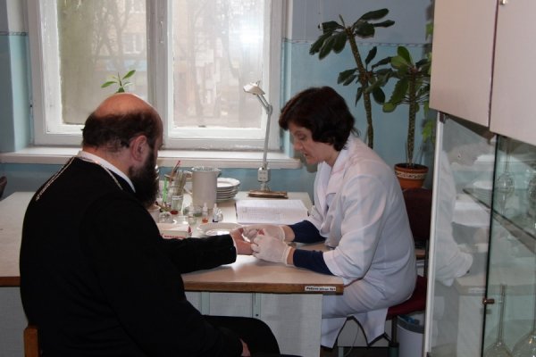 Луцький митрополит здав кров пораненим на Майдані. ФОТО