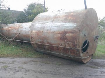 На Волині через негоду впала водонапірна башня