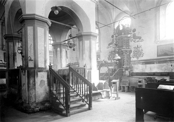 Інтер'єр олицької синагоги