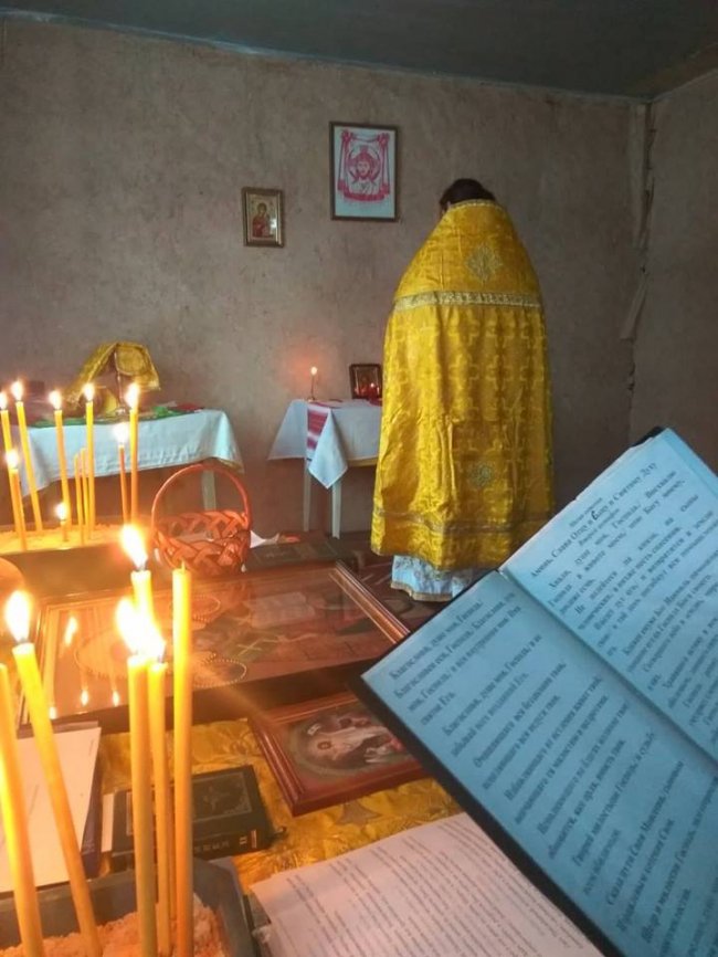 В селі на Волині ті, хто «не схотів йти в «нову церкву», моляться в старій хатинці. ФОТО