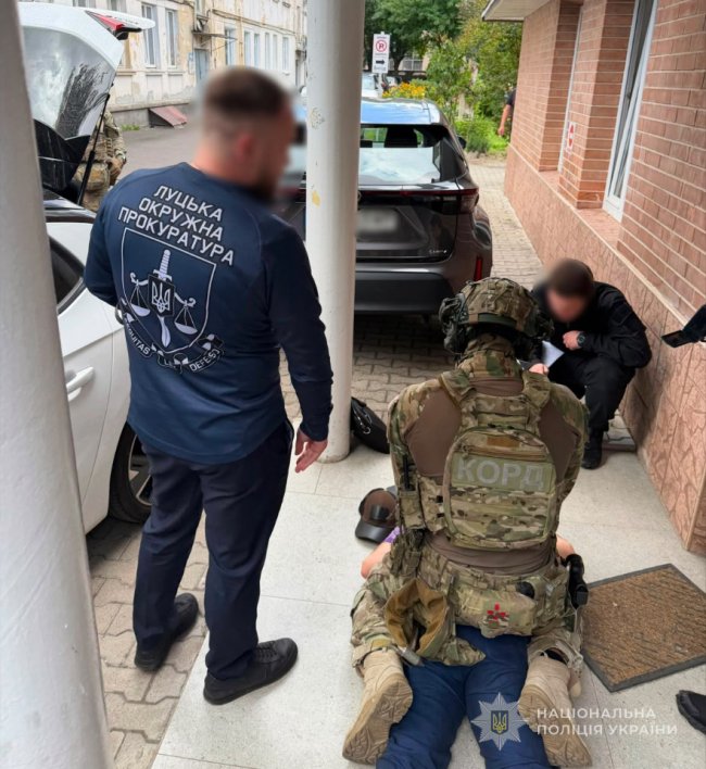 Лучанин вимагав від жінки 10 тисяч доларів за визнання її товариша непридатним для військової служби