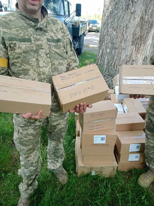 «Готова спакувати валізи кому завгодно, але не собі». Директорка туристичного агентства пече солодощі для фронту