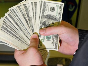 Чиновник в уряді погорів на хабарі у перший робочий день