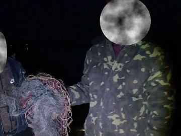 На волинському озері затримали 14 браконьєрів, які ловили рибу у нерестовий період. ФОТО