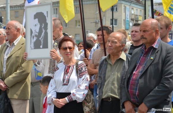 Луцьк вийшов на віче - захищати мову. ФОТО