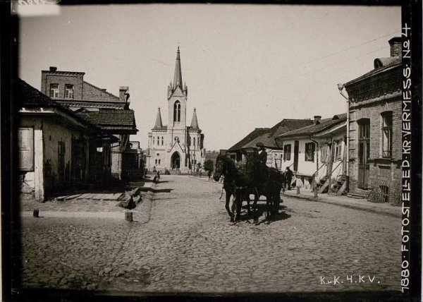 Вулиця Кафедральна і кірха в кінці. Тоді це була нова будівля волинських лютеран