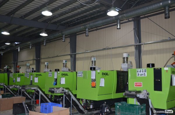 Безпека та якість: луцька фабрика показала, як виготовляє іграшки