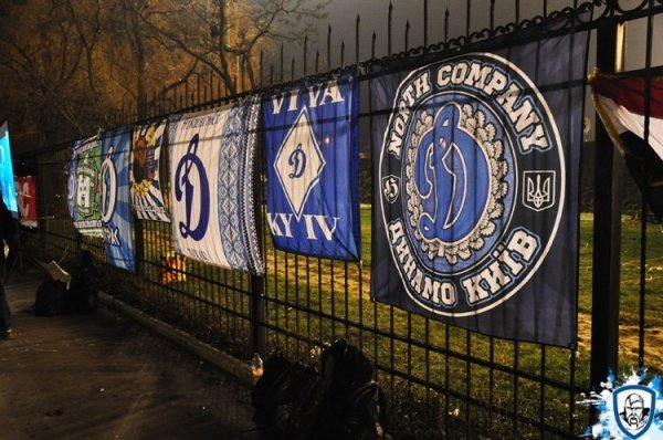 Як фанати вболівали за межами стадіону в Луцьку
