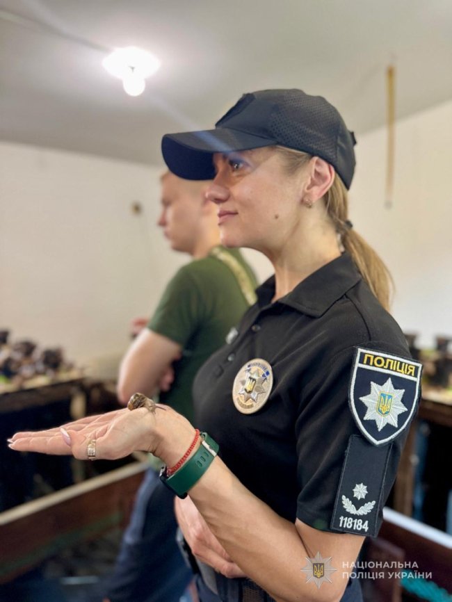 Поранені правоохоронці на Волині відвідали равликову екоферму. ФОТО