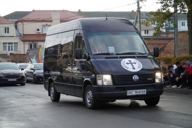 Поліг, рятуючи побратима: на Волині попрощалися з Героєм Володимиром Голядинцем