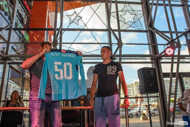 Лучан знайомили з новими гравцями «Волині». ФОТО