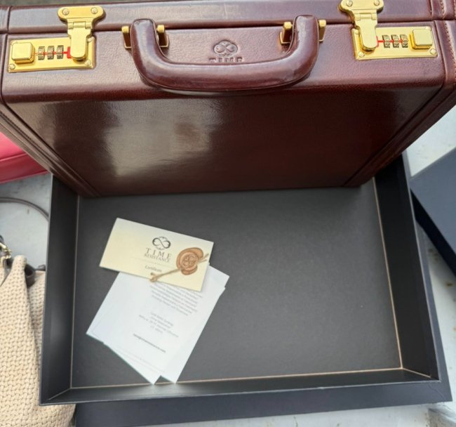 Приховала під ковбасою світові бренди: волинянка намагалася провезти через «Устилуг» навушники та сумки