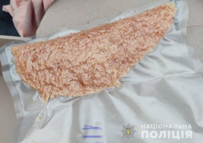 Вилучили психотропів на 300 тисяч гривень: у Луцьку затримали 17-річного наркокур`єра