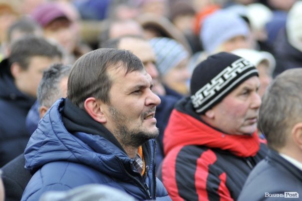 Віче на луцькому Євромайдані. ФОТО