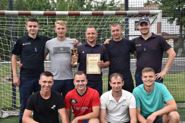 У Луцьку рятувальники грали футбол