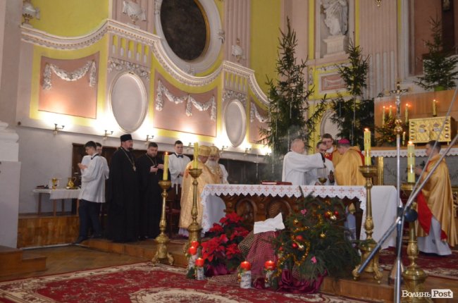 Магія Різдва: у луцькому соборі відбулося урочисте богослужіння. ФОТО