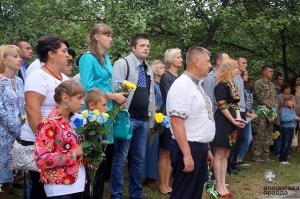 В Луцьку встановили пам'ятну дошку загиблому лучанину. ФОТО