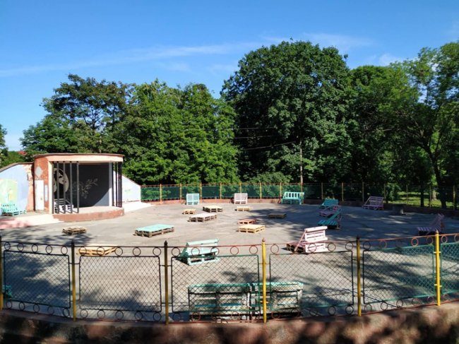 На Волині волонтери відновили зону відпочинку в парку. ФОТО