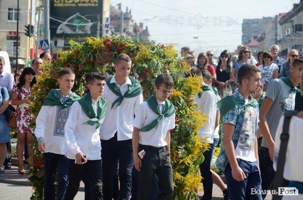 Нові студенти політеху пройшлися червоною доріжкою. ФОТОРЕПОРТАЖ