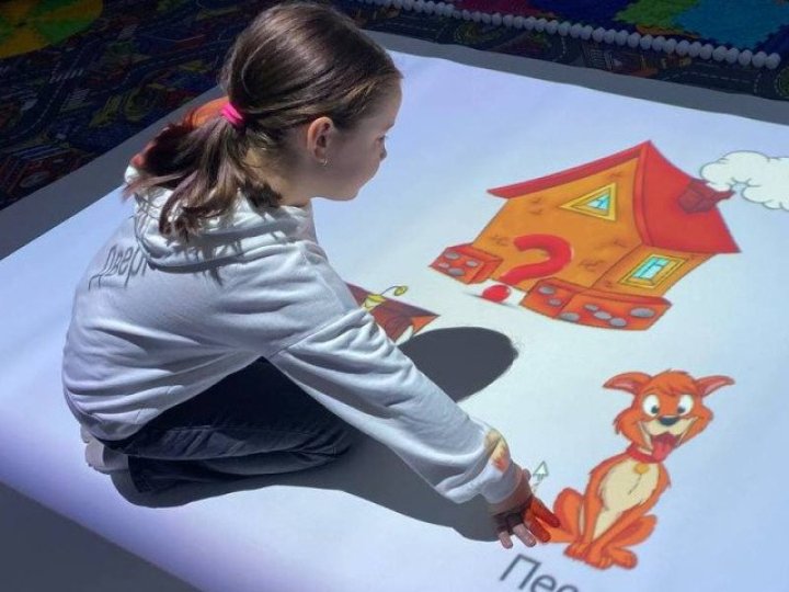 У Луцькій дитячій поліклініці впровадили інтерактивну підлогу для реабілітації