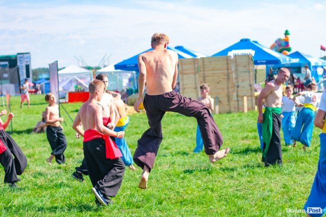 «Шикидим», лірика і вибуховий «O.Torvald»: перший день «Бандерштату». ФОТО