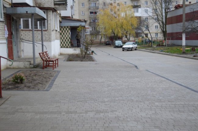 Показали, як у Ковелі облагородили прибудинкову територію. ФОТО