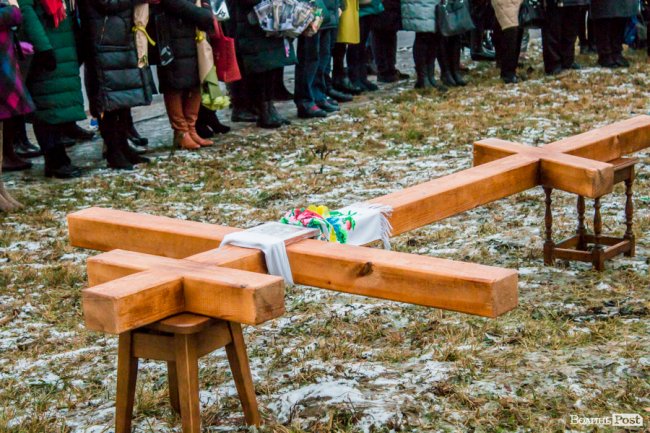 У Луцьку освятили хрест під будівництво дитячої церкви. ФОТО