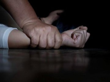 У Луцькому районі п’яний чоловік зґвалтував 14-річну дівчину
