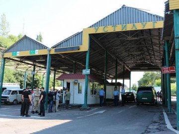 На «Устилузі» у волинянина відібрали п'ять ножів