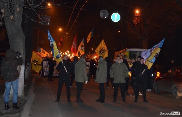 «На деревах замість листя розіпнем сепаратиста», - Марш у Луцьку. ФОТО. ВІДЕО