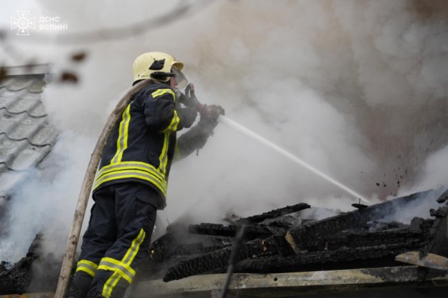 На Волині горіла господарська споруда. ВІДЕО