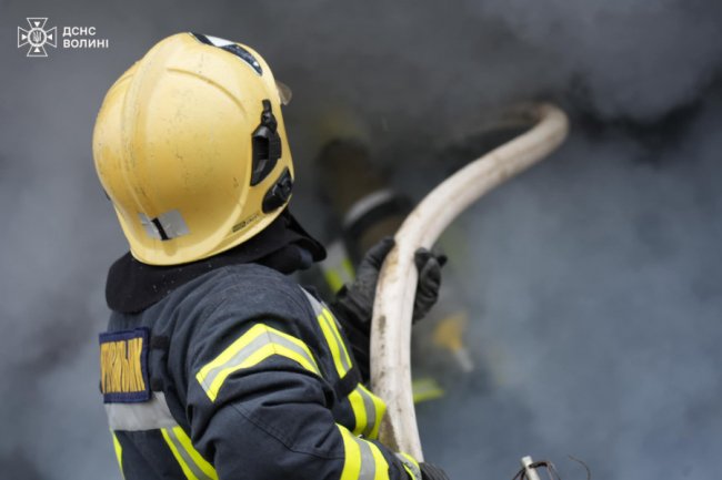 На Волині горіла господарська споруда. ВІДЕО