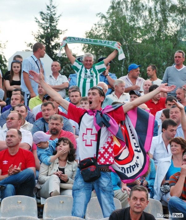 «Волинь» - «Карпати»:  історія однієї нічиєї в фото