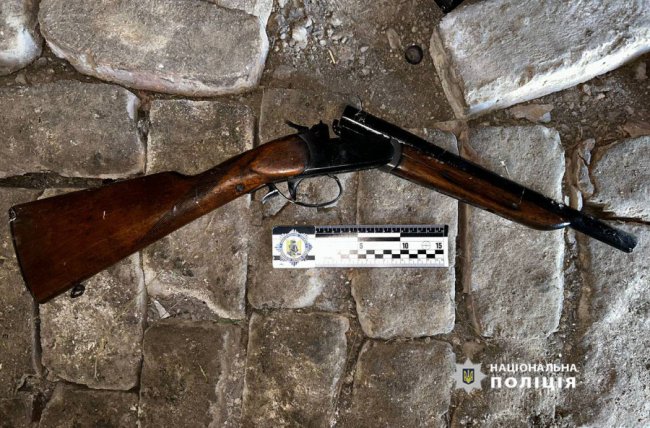 На Волині вдома у 32-річного чоловіка знайшли боєприпаси, зброю та наркотики