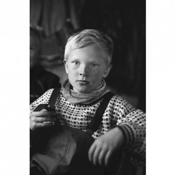 6 місце. Діти Півночі. «Майкл Анде, син саамських оленярів, відігрівається після тривалого холодного дня облави на тварин для вакцинації і подальшого забою