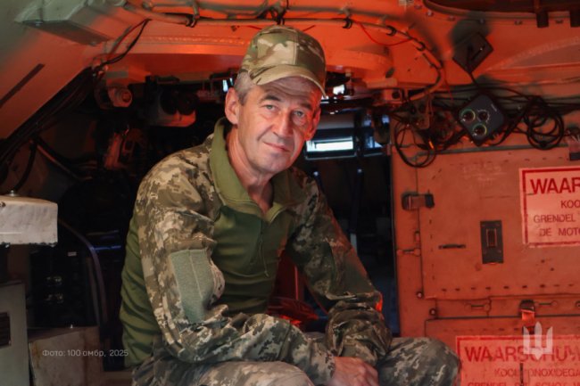 Воїни «Сталевої Сотки» 9 годин звільняли свою бронемашину від сітки-плутанки