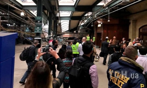 У Нью-Джерсі в годину пік потяг зійшов з рейок: понад 100 постраждалих. ФОТО