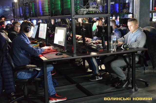 У Луцьку геймери «рубалися» в Counter-Strikе. ФОТО