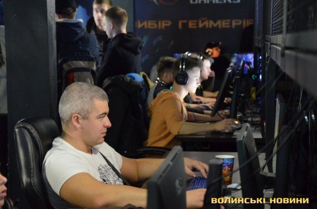 У Луцьку геймери «рубалися» в Counter-Strikе. ФОТО