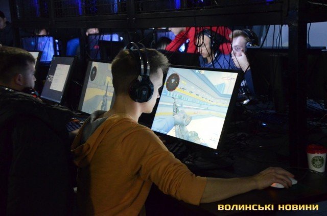 У Луцьку геймери «рубалися» в Counter-Strikе. ФОТО