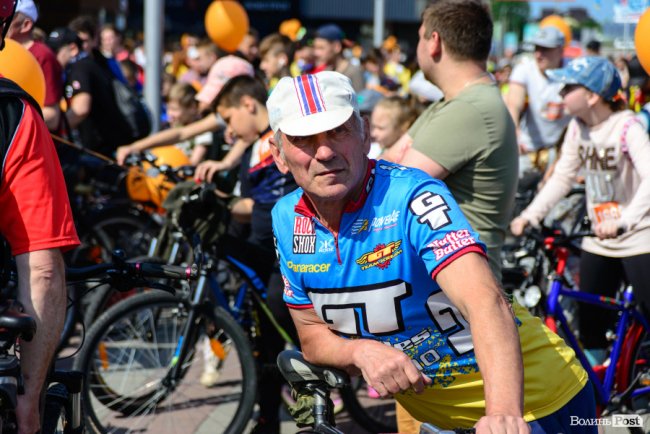 З дітками, собакою та у вишиванках: як лучани провели «Велодень-2019». ФОТО