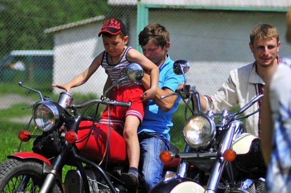 Байкери-«терапевти» влаштували свято для дітей. ФОТО